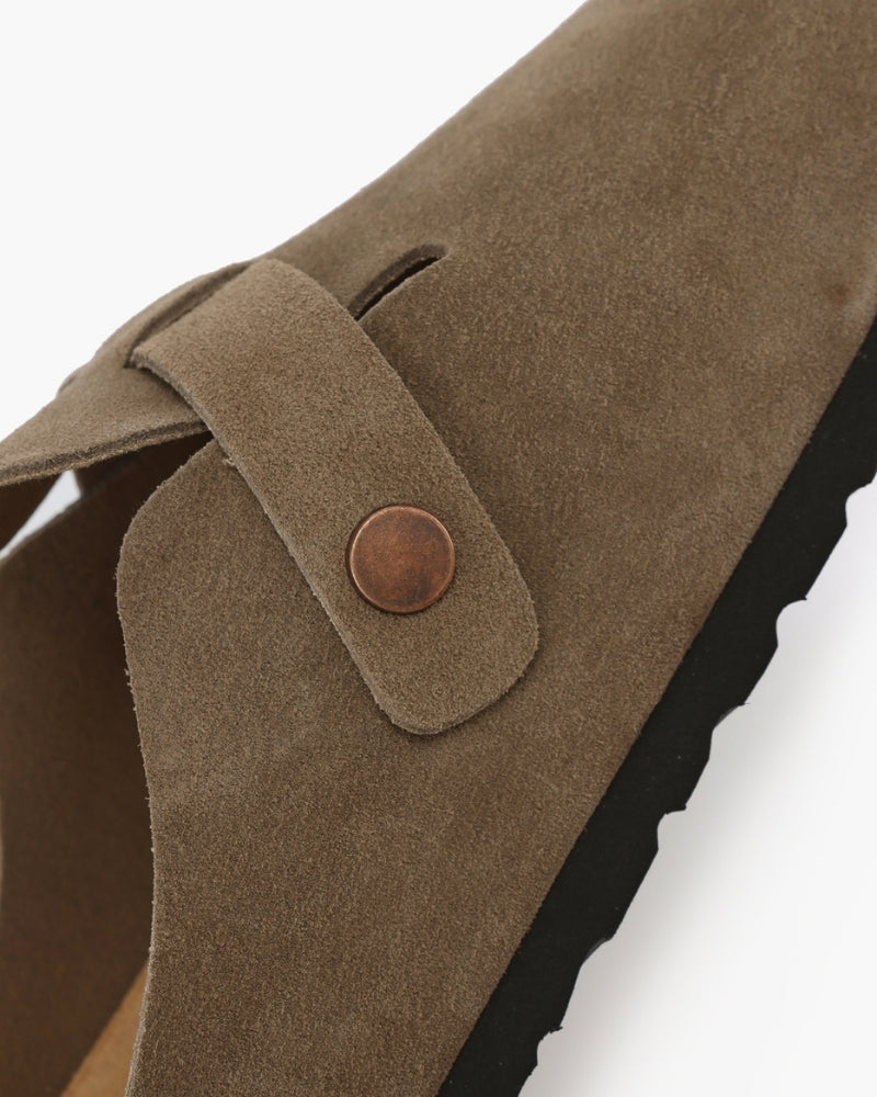 AVASÉ Suede Clogs